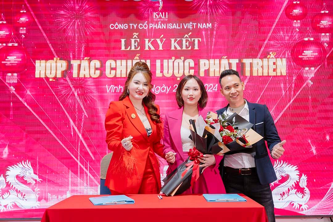 ISALI ký hợp với Cặp đôi GĐKD Thắng Vân tại Phượng Hoàng Tái Sinh