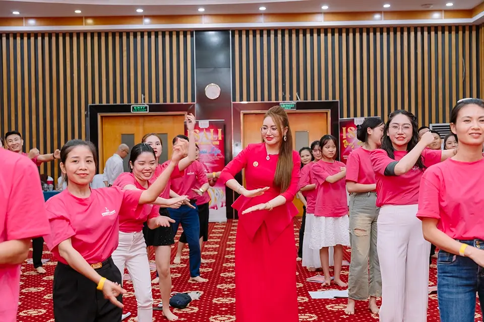Chủ tich Hải Yến tại Khóa học Cải Vận Spa Chủ tich Hải Yến tại Khóa học Cải Vận Spa