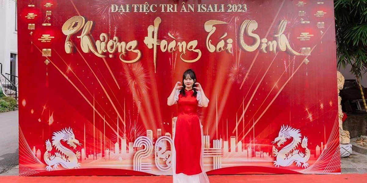 NPP Nguyễn Ánh Chụp ảnh tại sự kiện Phượng Hoàng Tái Sinh