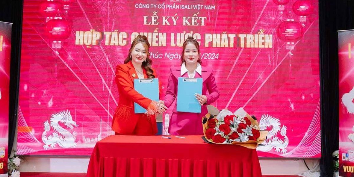 Profile Đại Sứ Thương Hiệu ISALI Ánh Tuyết ISALI ký hợp với Đại Sứ Thương Hiệu Ánh Tuyết tại Phượng Hoàng Tái Sinh