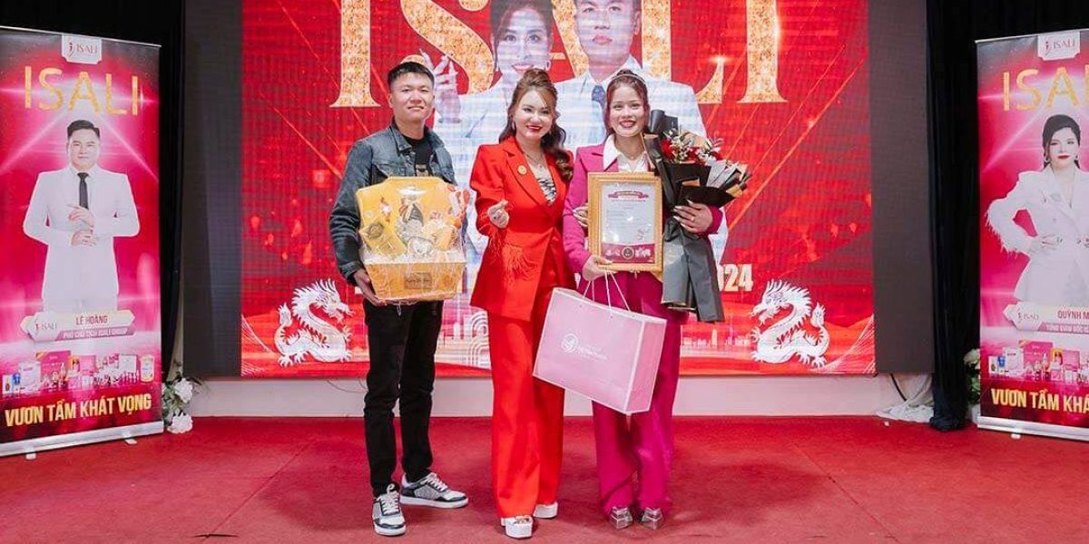 Profile Đại Sứ Thương Hiệu ISALI Ánh Tuyết Vinh danh cặp dôi CEO xuất sắc Tuyết Than tại Phượng Hoàng Tái Sinh - Đại Tiệc Chi Ân ISALI 2023